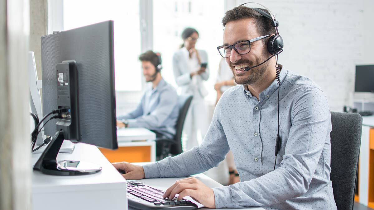 Le-service-client-son-role-son-fonctionnement-ses-benefices-service-a-la-personne Le-service-client-son-role-son-fonctionnement-ses-benefices-service-a-la-personne